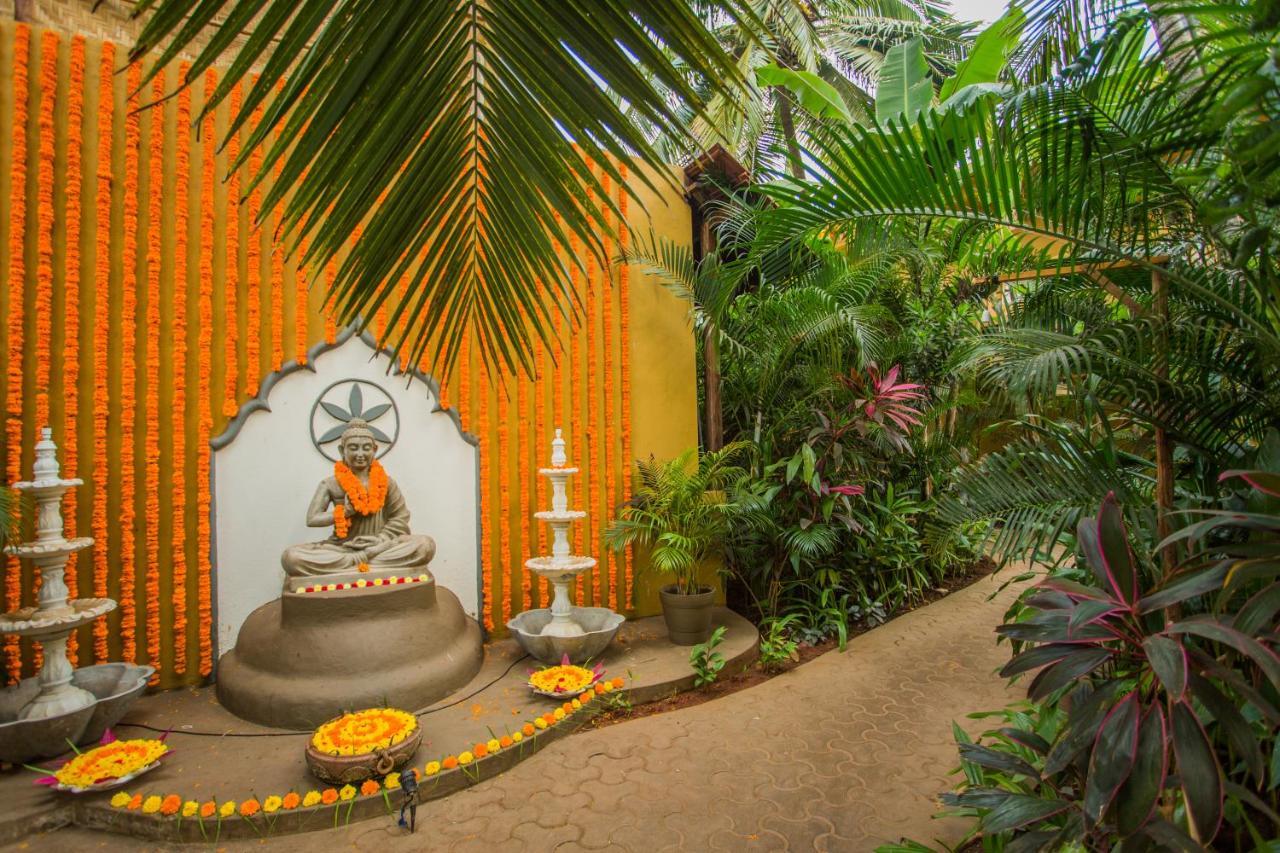 Devarya Wellness Beach Resort Morjim Exterior foto