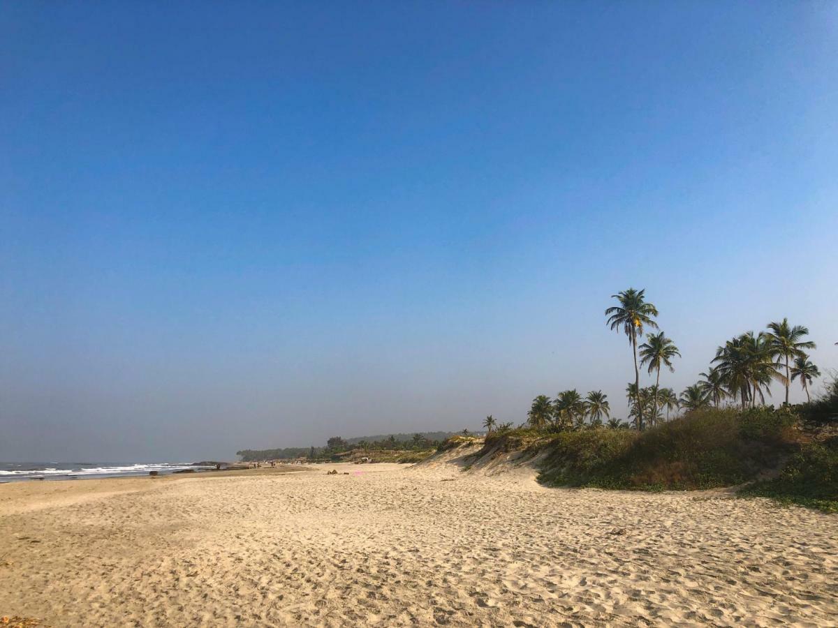 Devarya Wellness Beach Resort Morjim Exterior foto